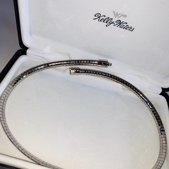 Kelly Waters Choker - Picture 7 of 8